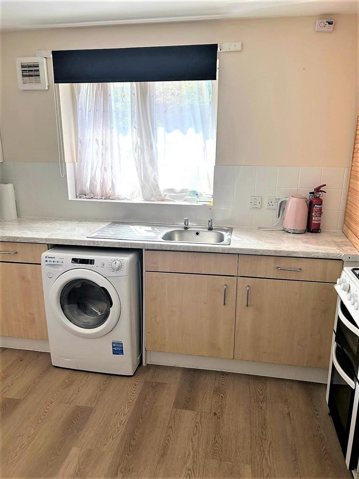 London Zone 2 Lovely 4 Bedroom Apartment - 3 Trowbridge Road Екстериор снимка